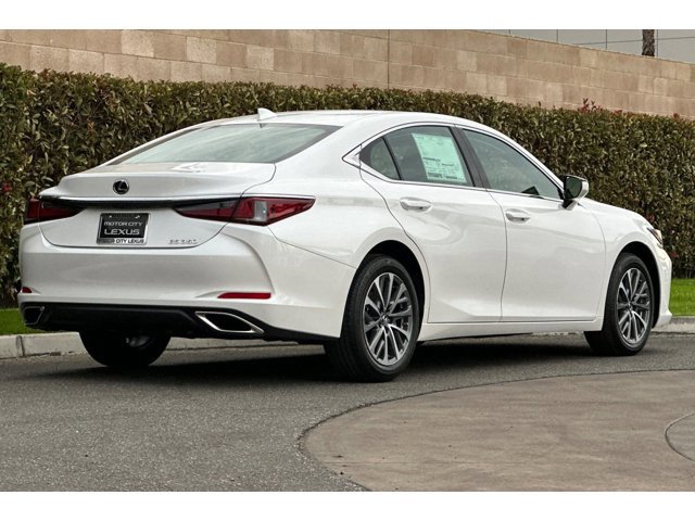 2025 Lexus ES 350 photo 4