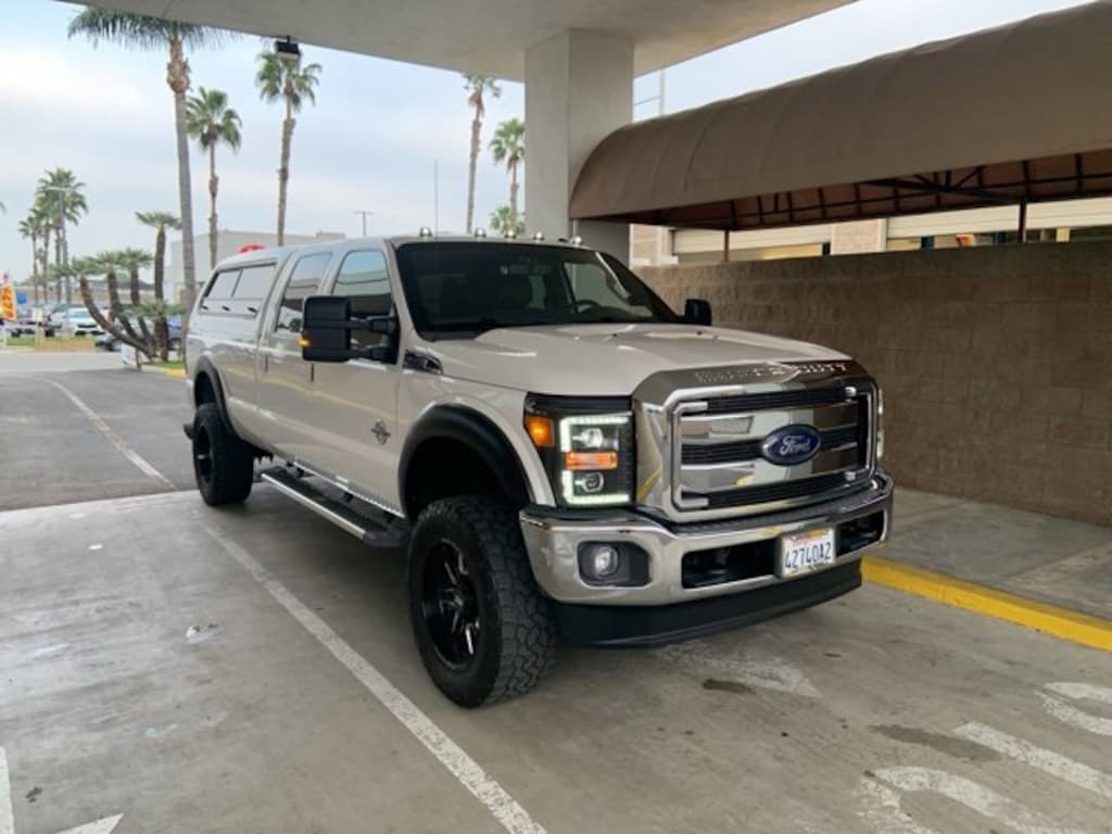 Used 2016 Ford Super Duty F-250 SRW Lariat Truck Crew Cab
