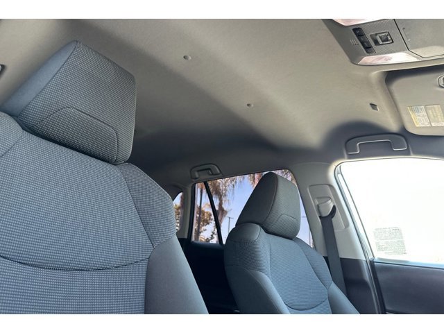 2023 Toyota RAV4 LE - Photo 17