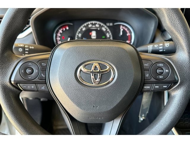 2025 Toyota RAV4 LE - Photo 22