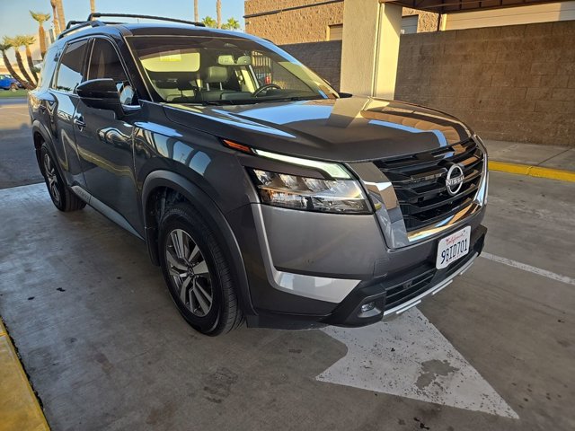 2022 Nissan Pathfinder SL photo 2