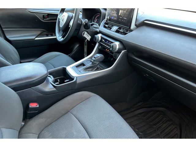 2023 Toyota RAV4 LE - Photo 16