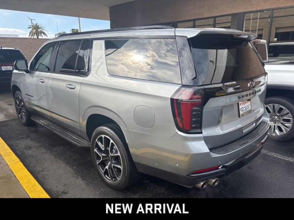 Used 2025 Chevrolet Suburban RST SUV