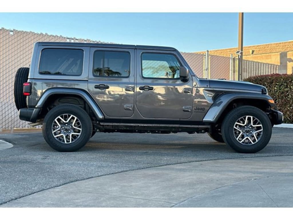 Used 2025 Jeep Wrangler Sahara SUV