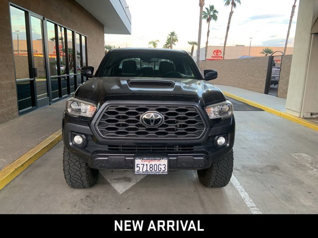 2021 Toyota Tacoma TRD Sport photo 2