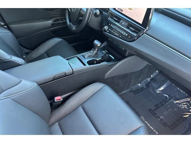 2025 Lexus ES 350 - Photo 16
