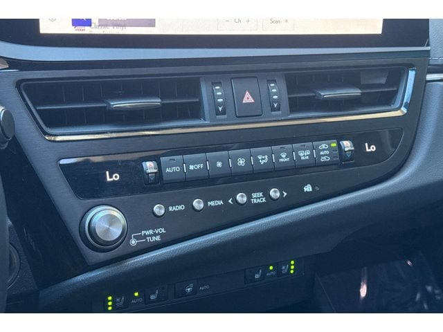 2025 Lexus ES 350 - Photo 20
