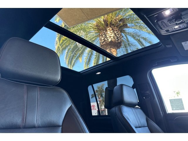 2022 Chevrolet Suburban RST - Photo 19