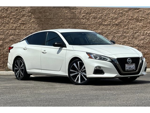 2022 Nissan Altima SR - Photo 2