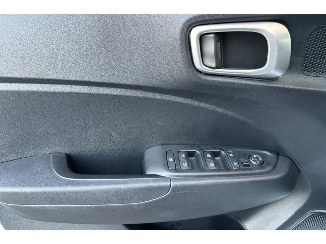 2025 Hyundai Venue SEL - Photo 11