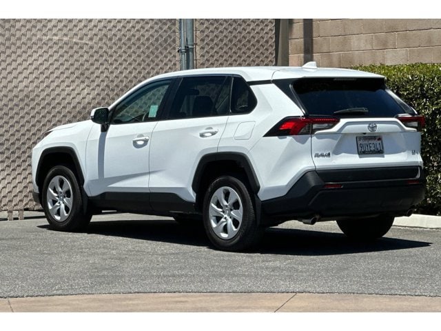 2025 Toyota RAV4 LE - Photo 6