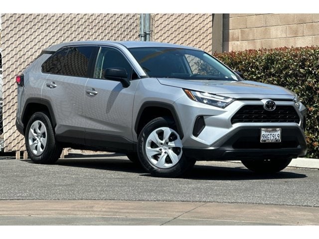 2023 Toyota RAV4 LE - Photo 2