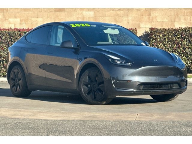 Used 2025 Tesla Model Y Long Range with VIN 7SAYGDEE5SF260251 for sale in Bakersfield, CA