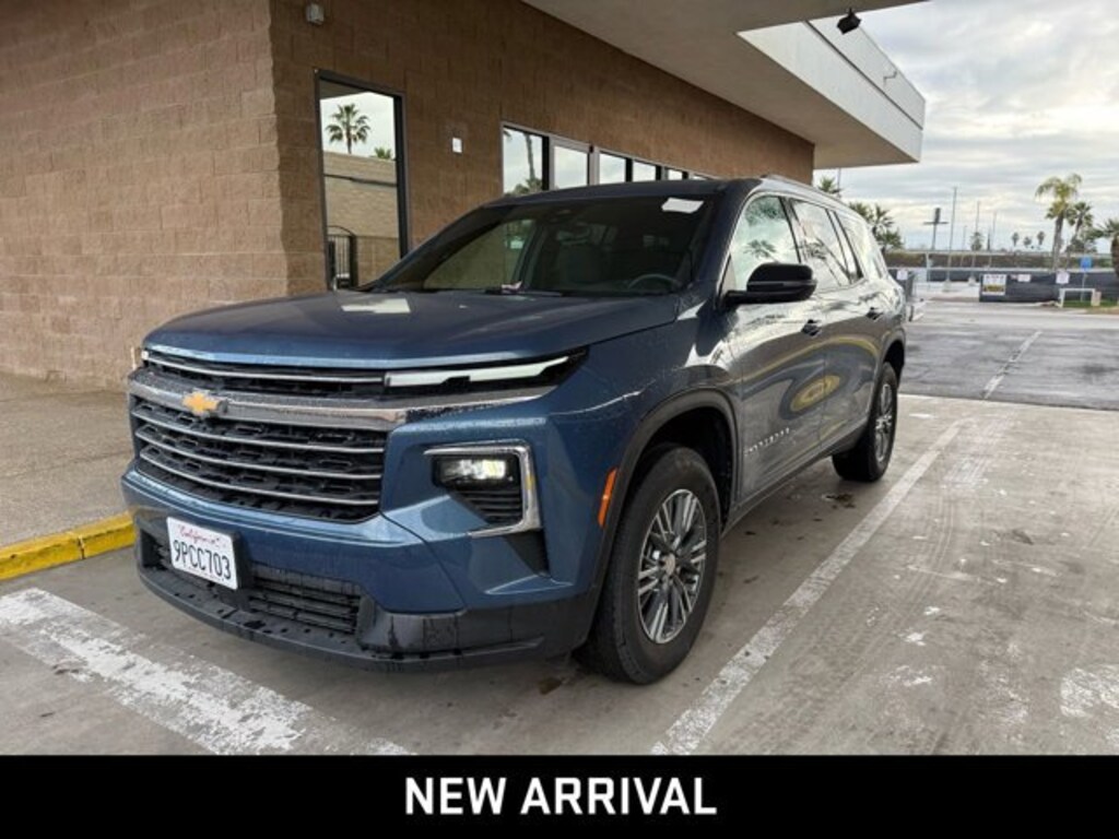 Used 2025 Chevrolet Traverse FWD LT SUV
