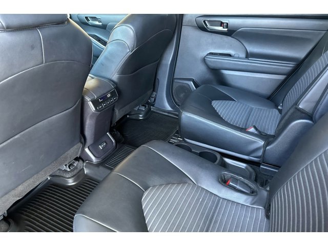 2025 Toyota Highlander XSE - Photo 13
