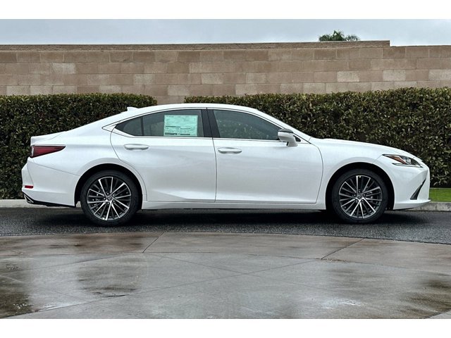 2025 Lexus ES 350 photo 3