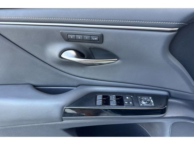 2025 Lexus ES 350 - Photo 11