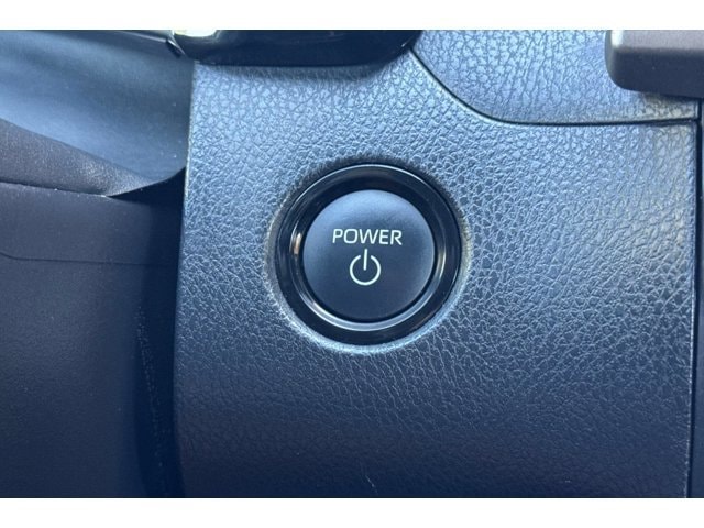2025 Toyota Camry SE - Photo 22