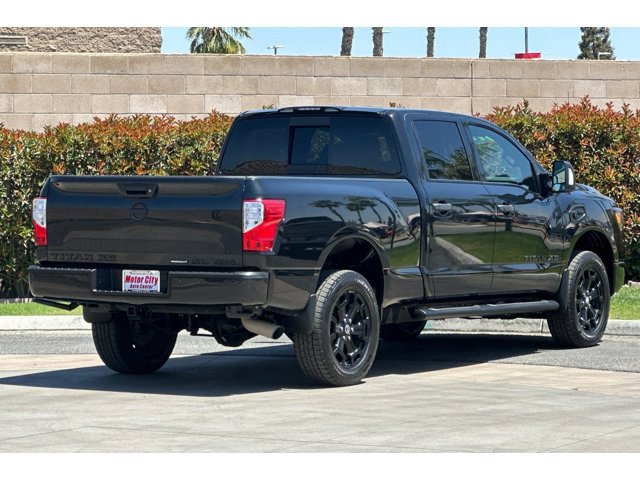 2019 Nissan Titan SL photo 4