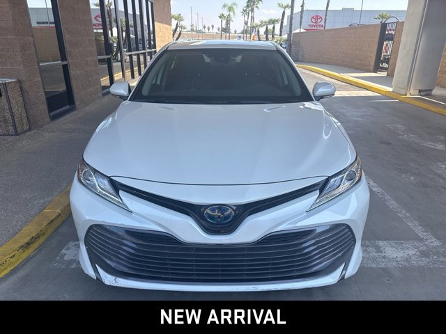 2020 Toyota Camry Hybrid XLE photo 2