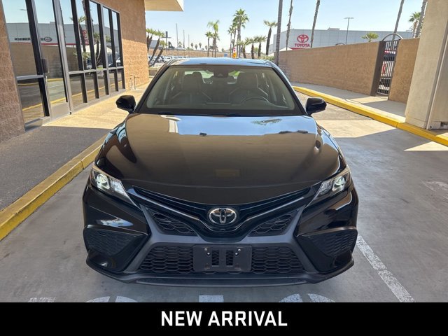 2022 Toyota Camry SE photo 2