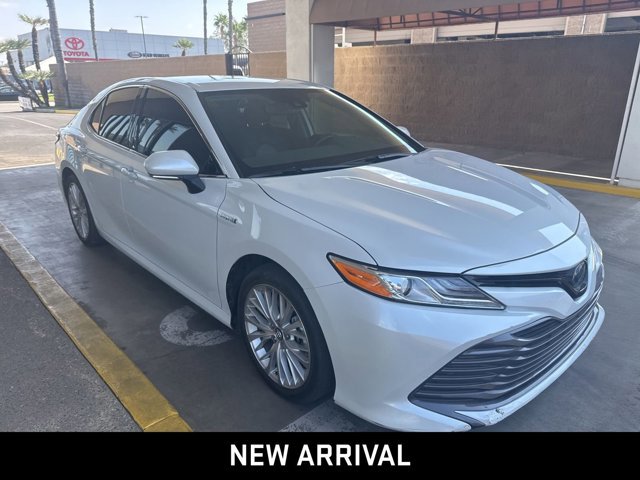 2020 Toyota Camry Hybrid XLE photo 3