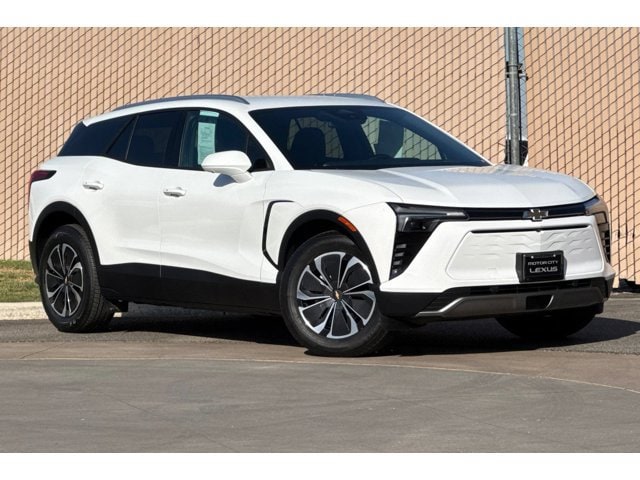 Used 2024 Chevrolet Blazer EV LT with VIN 3GNKDBRJ4RS216399 for sale in Bakersfield, CA