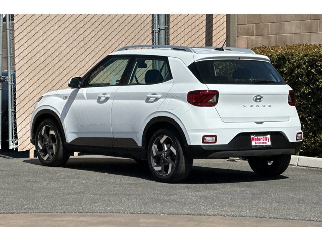 2025 Hyundai Venue SEL - Photo 6