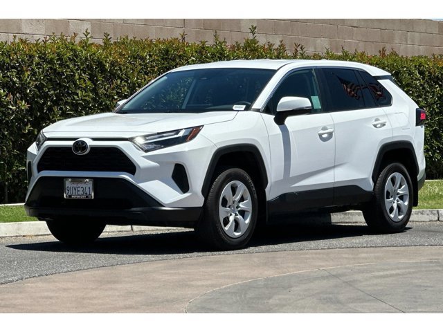2025 Toyota RAV4 LE - Photo 8