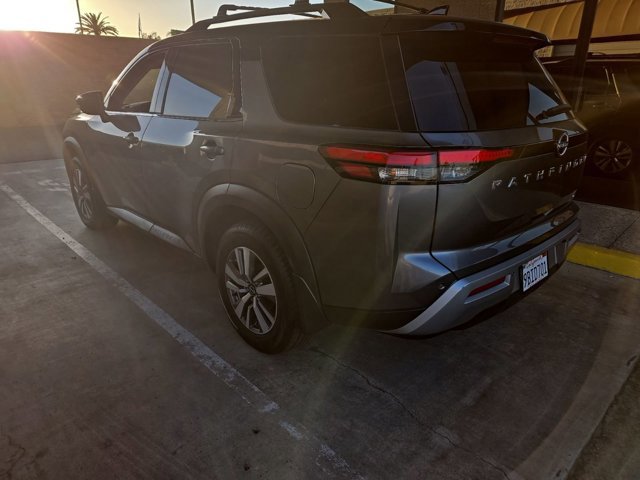 2022 Nissan Pathfinder SL photo 4
