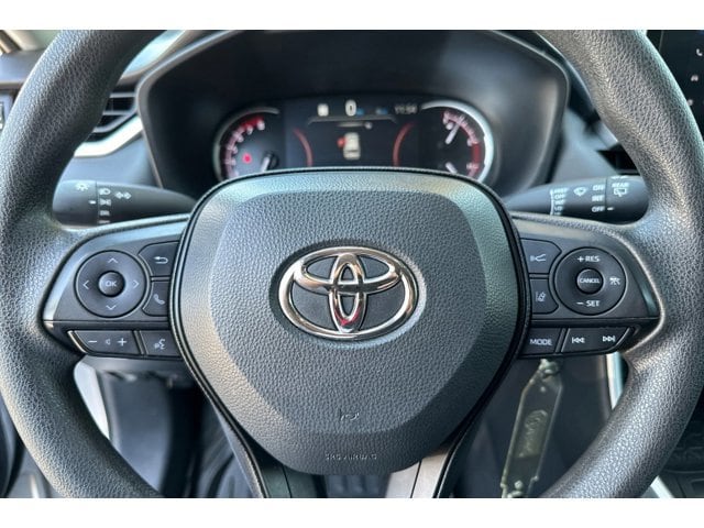 2023 Toyota RAV4 LE - Photo 22
