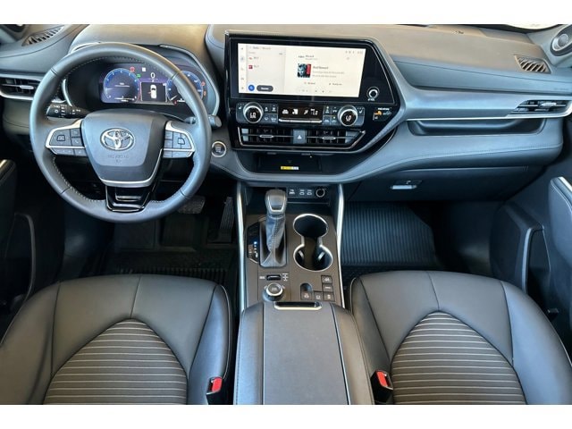 2025 Toyota Highlander XSE - Photo 14
