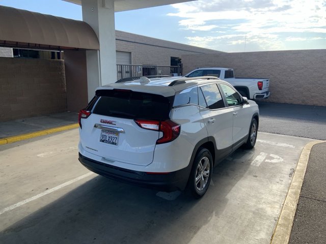 2022 Gmc Terrain SLE photo 2