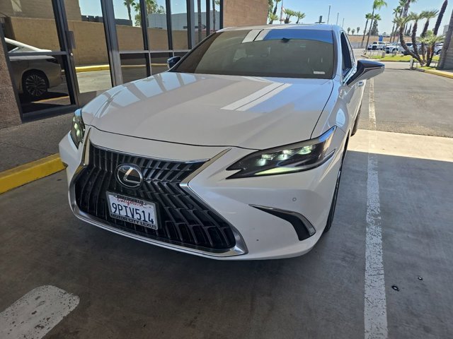 2025 Lexus ES 300h Luxury photo 2