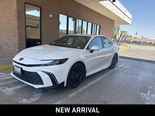2026 Toyota Camry SE Hybrid's photo