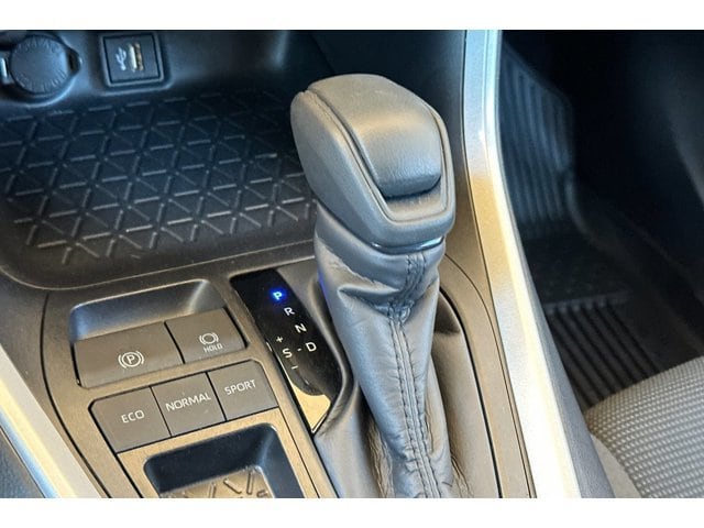 2025 Toyota RAV4 LE - Photo 21