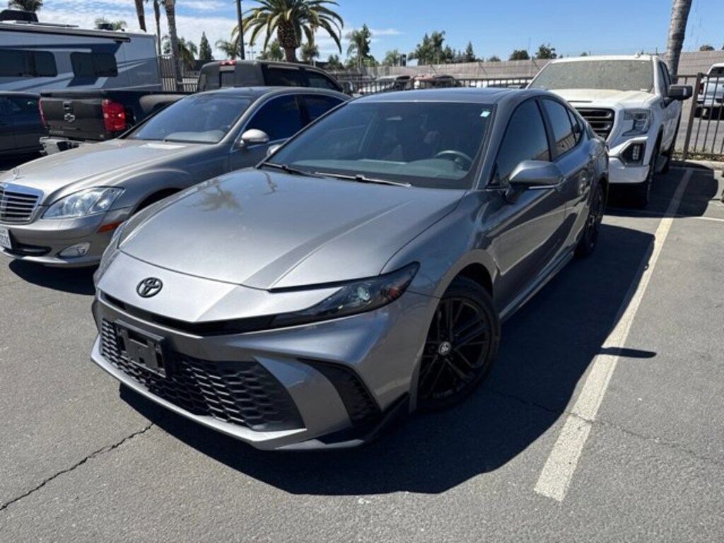 Used 2025 Toyota Camry SE Sedan