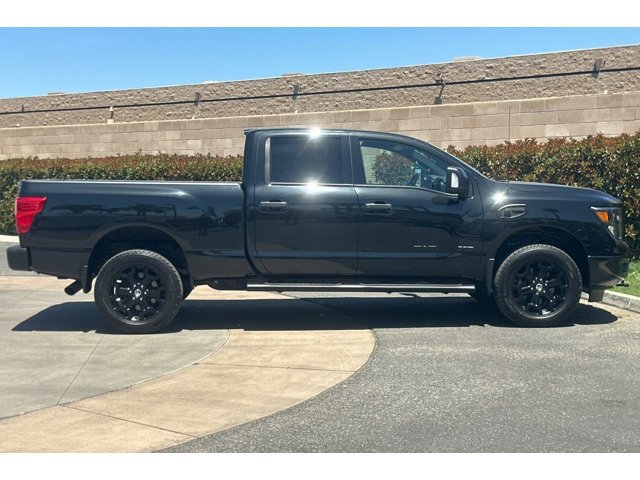 2019 Nissan Titan SL photo 3