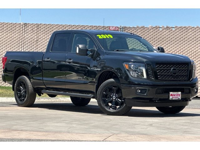 2019 Nissan Titan SL photo 2