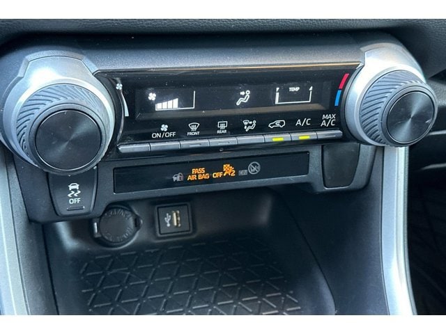 2023 Toyota RAV4 LE - Photo 20