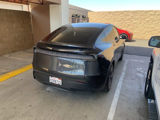 2026 Tesla Model Y Long Range photo 4