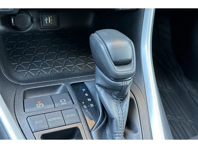 2023 Toyota RAV4 LE - Photo 21