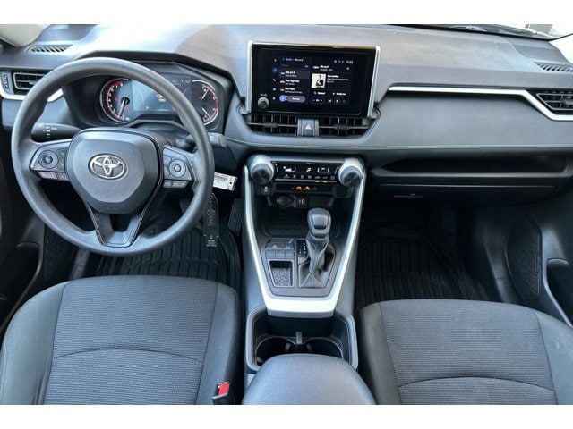 2023 Toyota RAV4 LE - Photo 13