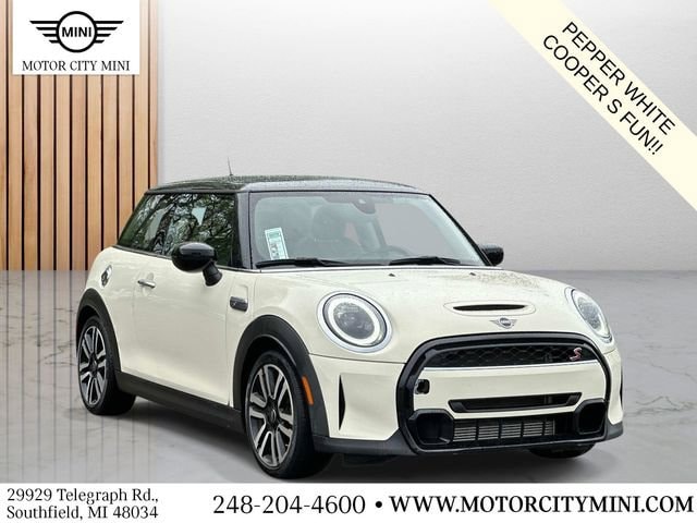 2022 MINI Hardtop Cooper S's photo