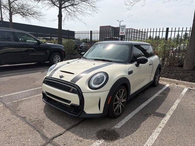 2022 MINI Hardtop Cooper S's photo