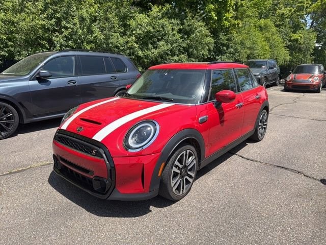2024 MINI Hardtop Cooper S's photo