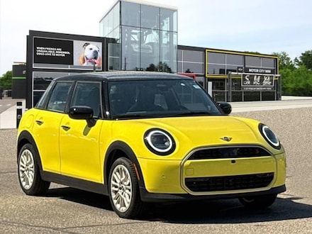 2025 MINI Hardtop 4 Door Iconic Hatchback