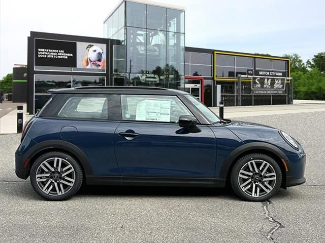 2025 Mini Cooper 2 Door Hardtop Signature photo 2