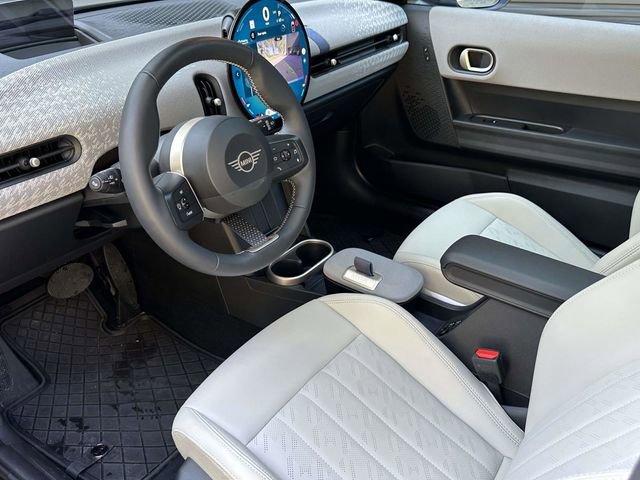 2025 Mini Cooper 2 Door Hardtop Signature photo 4