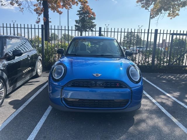 2025 Mini Cooper Signature photo 2